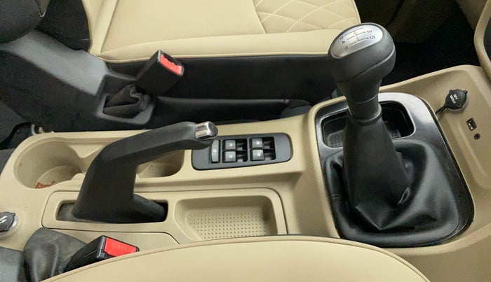 2018 Mahindra TUV300 T10 MT, Diesel, Manual, 13,881 km, Gear Lever