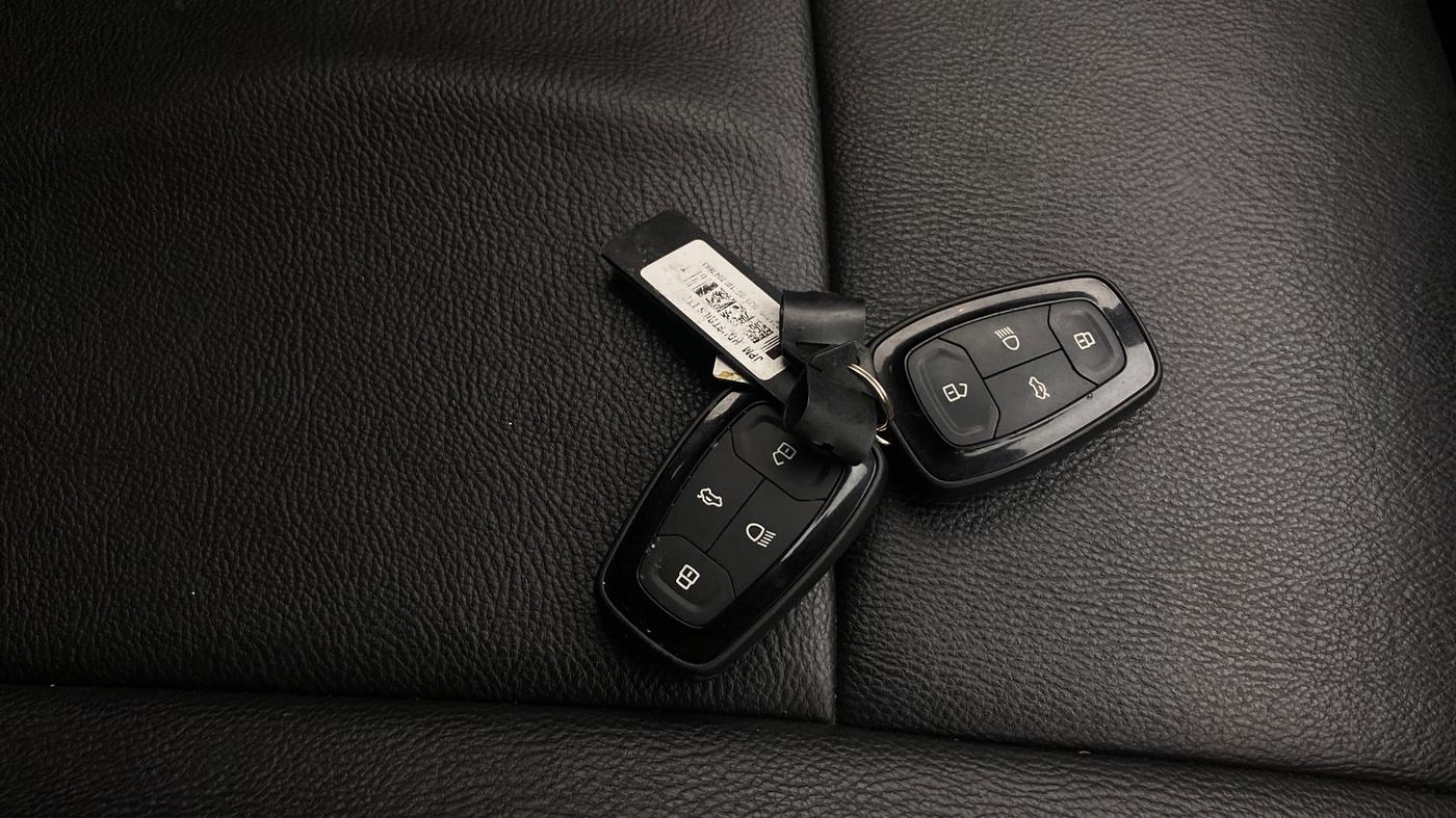 2022 Tata PUNCH CREATIVE  AMT, Petrol, Automatic, 42,648 km, Key Close Up