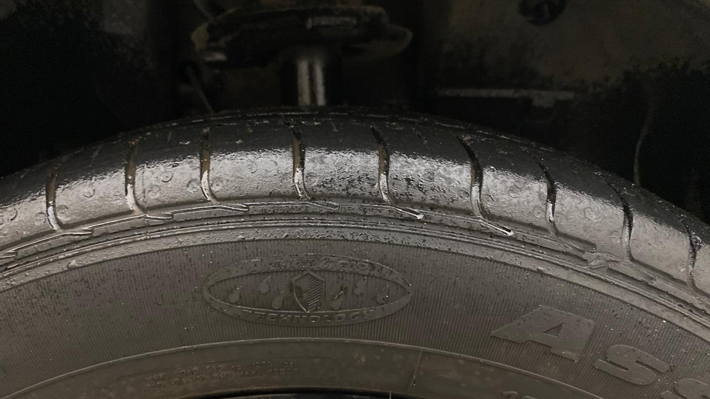 2022 Tata PUNCH CREATIVE  AMT, Petrol, Automatic, 42,648 km, Right Front Tyre Tread
