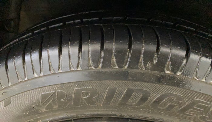 2016 Hyundai Grand i10 SPORTZ 1.2 KAPPA VTVT, CNG, Manual, 51,417 km, Right Rear Tyre Tread