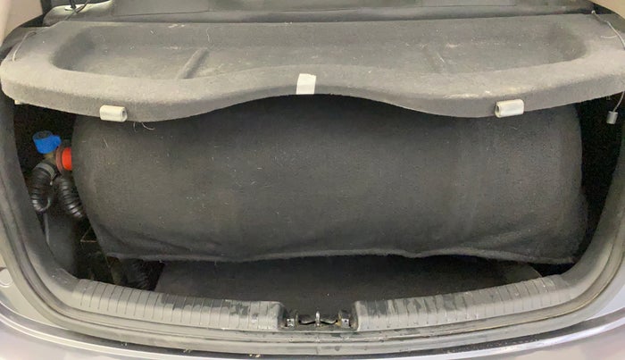 2016 Hyundai Grand i10 SPORTZ 1.2 KAPPA VTVT, CNG, Manual, 51,417 km, Boot Inside