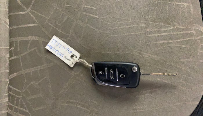 2016 Hyundai Grand i10 SPORTZ 1.2 KAPPA VTVT, CNG, Manual, 51,417 km, Key Close Up