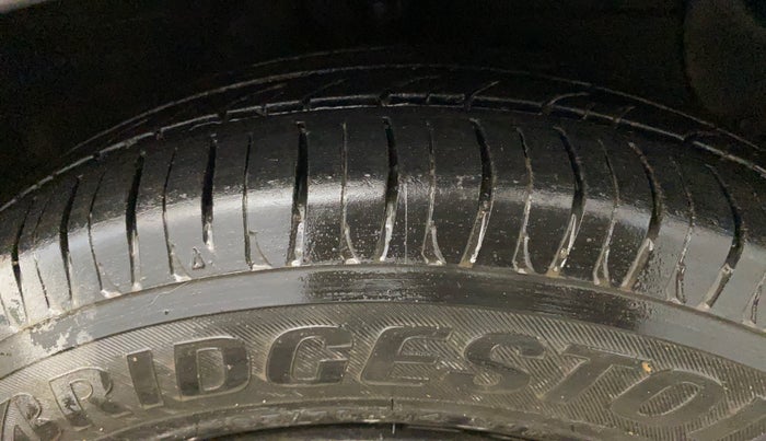 2016 Hyundai Grand i10 SPORTZ 1.2 KAPPA VTVT, CNG, Manual, 51,417 km, Right Front Tyre Tread