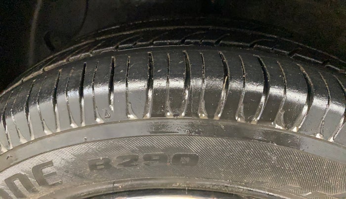 2016 Hyundai Grand i10 SPORTZ 1.2 KAPPA VTVT, CNG, Manual, 51,417 km, Left Front Tyre Tread