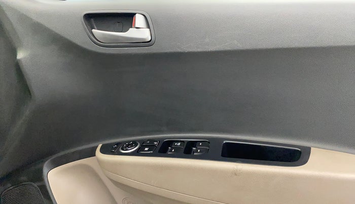 2016 Hyundai Grand i10 SPORTZ 1.2 KAPPA VTVT, CNG, Manual, 51,417 km, Driver Side Door Panels Control