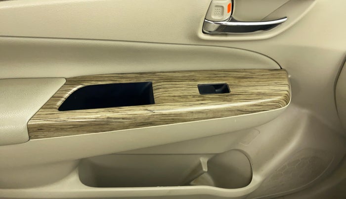 2019 Maruti Ciaz ALPHA 1.3 DDIS SHVS, Diesel, Manual, 65,574 km, Left front window switch / handle - Minor damage