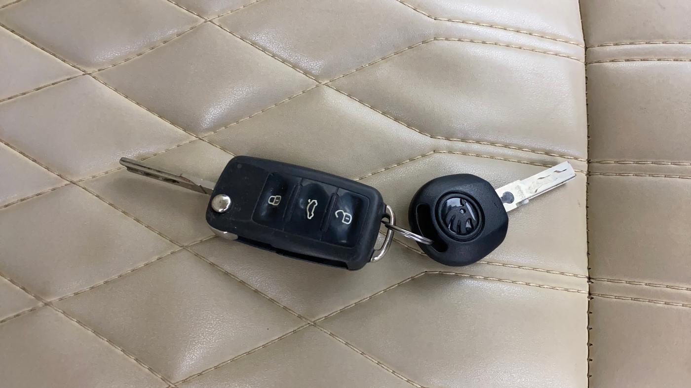 2020 Skoda Rapid 1.0 AMBITION TSI MT, Petrol, Manual, 82,390 km, Key Close Up
