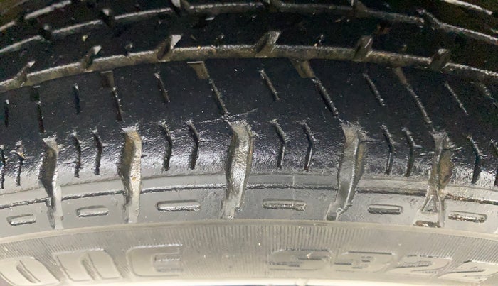 2016 Maruti Alto K10 VXI, Petrol, Manual, 31,034 km, Left Front Tyre Tread