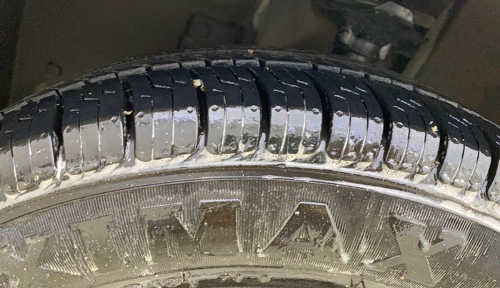 2017 Datsun Redi Go S, Petrol, Manual, 67,495 km, Left Front Tyre Tread