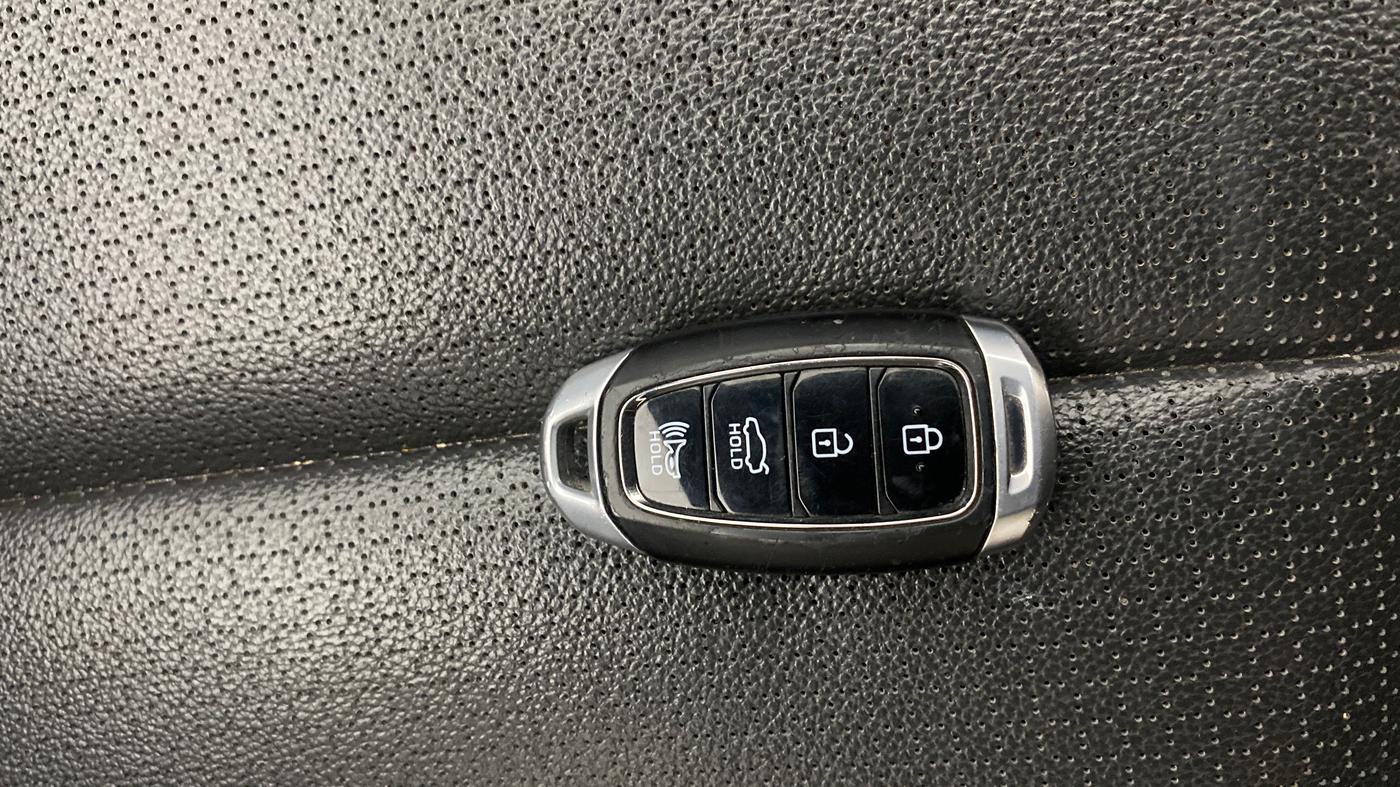2020 Hyundai Verna SX (O) 1.0 TURBO DCT, Petrol, Automatic, 68,275 km, Key Close Up