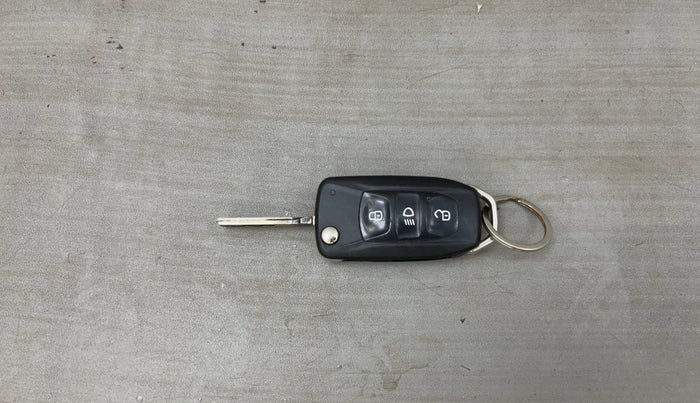2019 Tata NEXON XM PETROL, Petrol, Manual, 49,085 km, Key Close Up