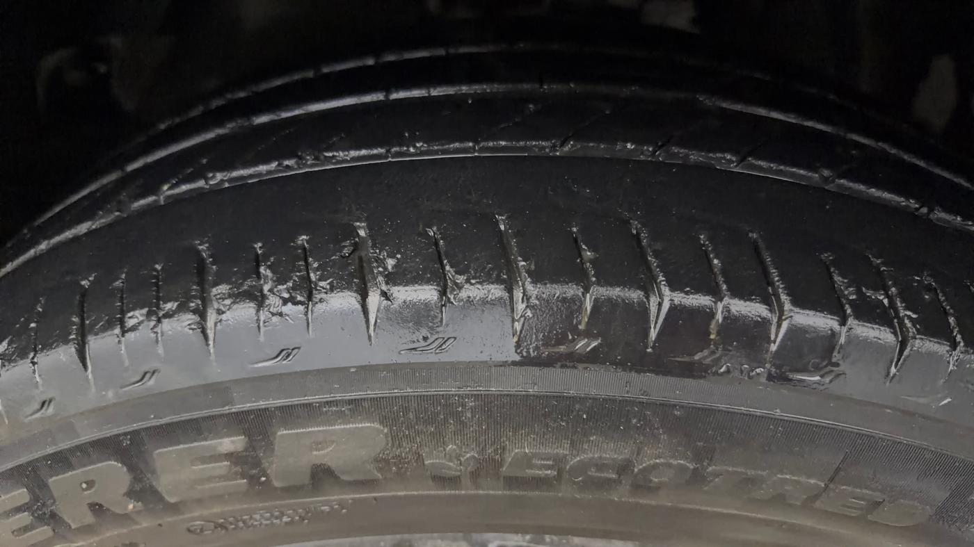 2023 Tata Harrier FEARLESS PLUS DARK EDITION AT, Diesel, Automatic, 47,597 km, Left Front Tyre Tread