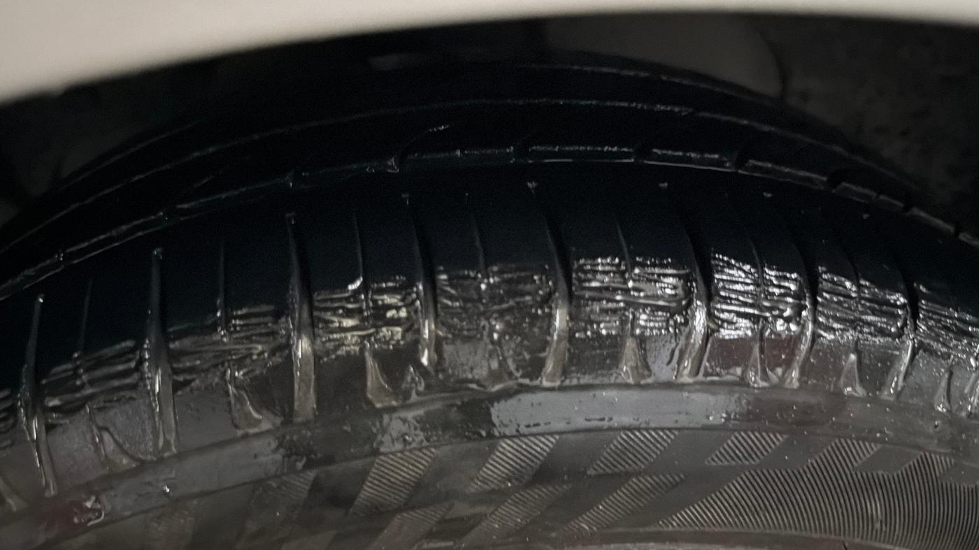 2017 Ford Figo Aspire TITANIUM 1.2 PETROL, Petrol, Manual, 94,397 km, Left Front Tyre Tread