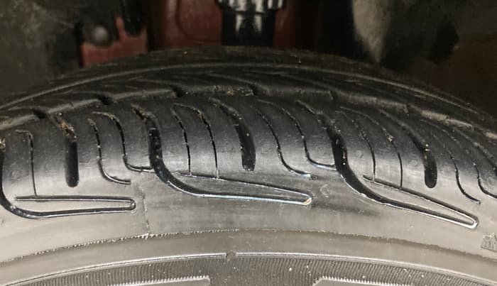 2016 Renault Kwid RXT 1.0, Petrol, Manual, 1,09,534 km, Left Front Tyre Tread