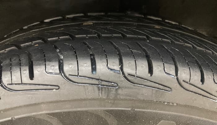2016 Renault Kwid RXT 1.0, Petrol, Manual, 1,09,534 km, Left Rear Tyre Tread