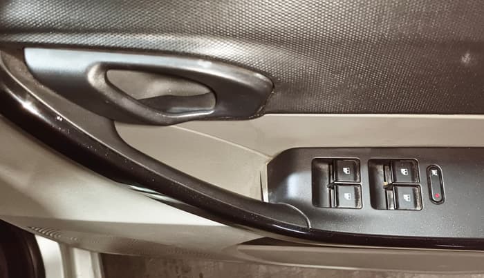 2016 Tata Tiago XT PETROL, Petrol, Manual, 99,343 km, Driver Side Door Panels Control