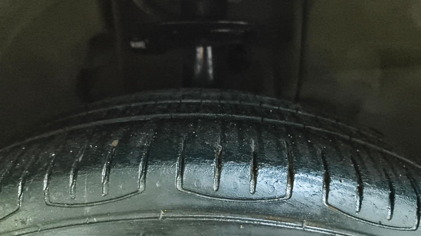 2016 Tata Tiago XT PETROL, Petrol, Manual, 99,343 km, Right Front Tyre Tread