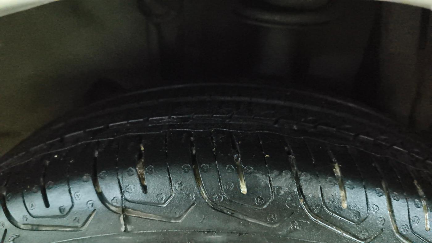 2016 Tata Tiago XT PETROL, Petrol, Manual, 99,343 km, Left Rear Tyre Tread