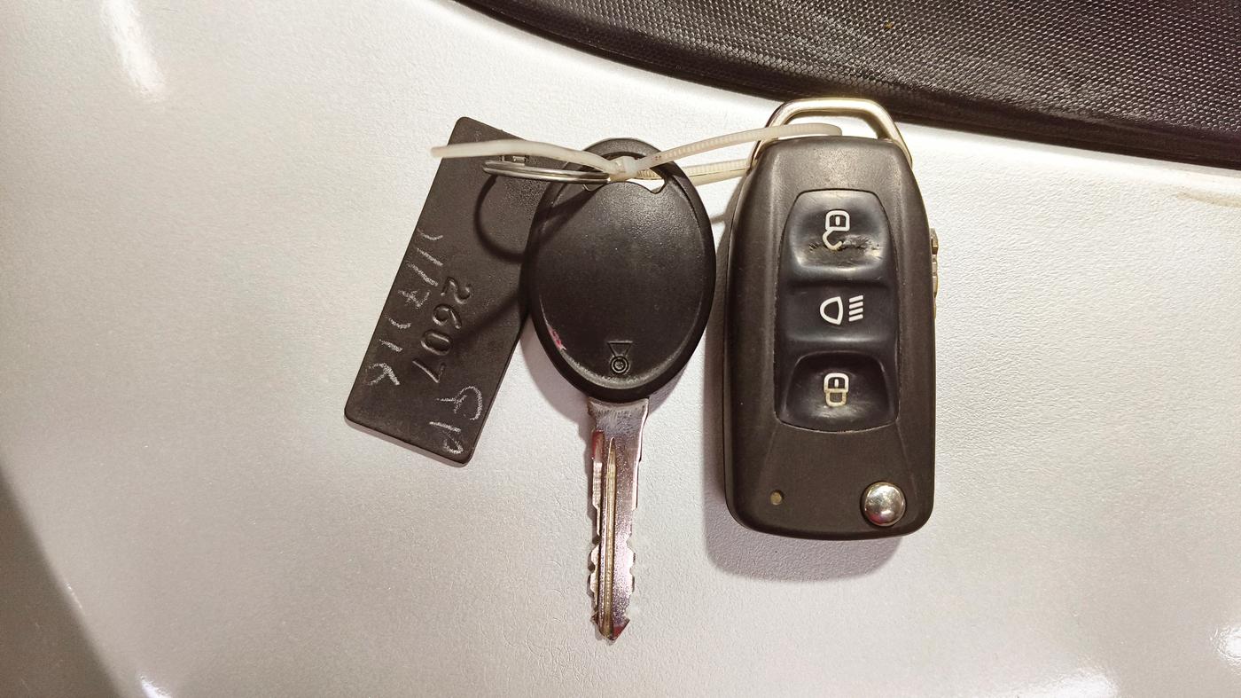 2016 Tata Tiago XT PETROL, Petrol, Manual, 99,343 km, Key Close Up