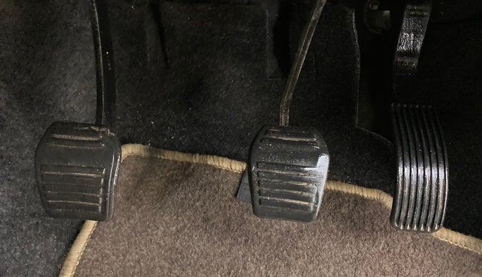 2017 Mahindra TUV300 T8, Diesel, Manual, 61,448 km, Pedals