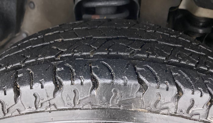 2017 Mahindra TUV300 T8, Diesel, Manual, 61,448 km, Right Front Tyre Tread