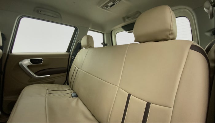 2017 Mahindra TUV300 T8, Diesel, Manual, 61,448 km, Right Side Rear Door Cabin