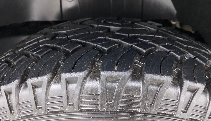 2017 Mahindra TUV300 T8, Diesel, Manual, 61,448 km, Left Rear Tyre Tread