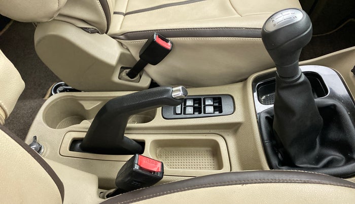 2017 Mahindra TUV300 T8, Diesel, Manual, 61,448 km, Gear Lever