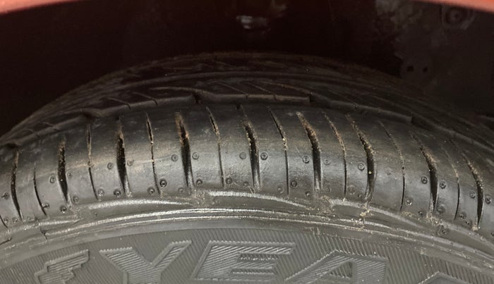 2014 Hyundai Eon D-LITE+, Petrol, Manual, 22,500 km, Right Front Tyre Tread