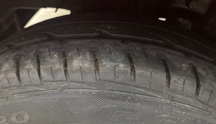 2014 Hyundai Eon D-LITE+, Petrol, Manual, 22,500 km, Right Rear Tyre Tread