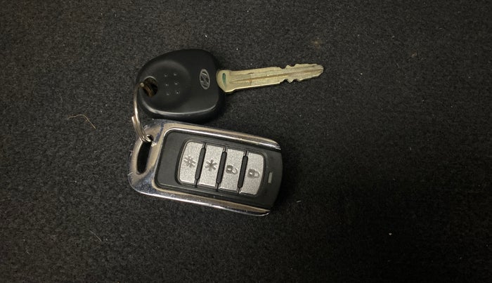 2014 Hyundai Eon D-LITE+, Petrol, Manual, 22,500 km, Key Close Up