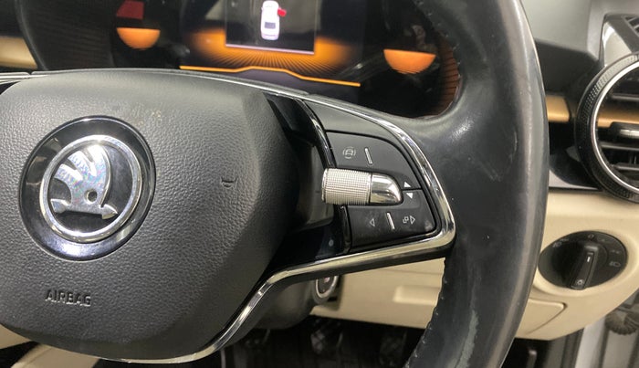 2023 Skoda SLAVIA STYLE 1.0L TSI MT, Petrol, Manual, 17,644 km, Adaptive Cruise Control