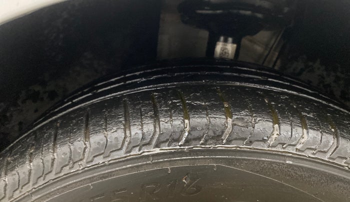 2023 Skoda SLAVIA STYLE 1.0L TSI MT, Petrol, Manual, 17,644 km, Left Front Tyre Tread