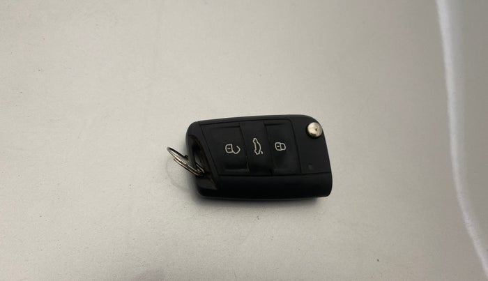 2023 Skoda SLAVIA STYLE 1.0L TSI MT, Petrol, Manual, 17,644 km, Key Close Up