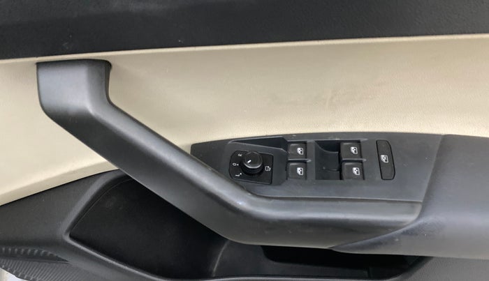 2023 Skoda SLAVIA STYLE 1.0L TSI MT, Petrol, Manual, 17,644 km, Driver Side Door Panels Control