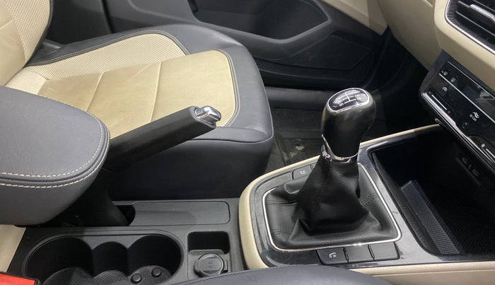 2023 Skoda SLAVIA STYLE 1.0L TSI MT, Petrol, Manual, 17,644 km, Gear Lever