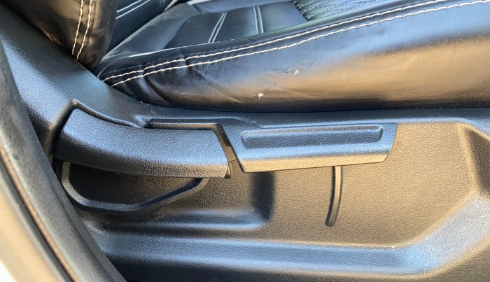 2020 Hyundai VENUE SX 1.0 TURBO, Petrol, Manual, 56,947 km, Driver Side Adjustment Panel