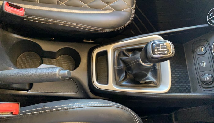 2020 Hyundai VENUE SX 1.0 TURBO, Petrol, Manual, 56,947 km, Gear Lever