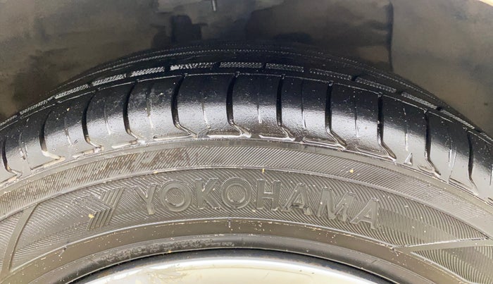 2017 Hyundai Grand i10 SPORTZ 1.2 KAPPA VTVT, Petrol, Manual, 1,36,006 km, Right Front Tyre Tread