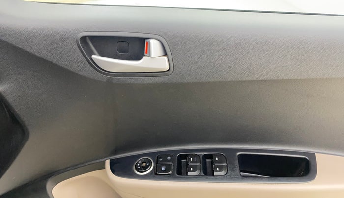 2017 Hyundai Grand i10 SPORTZ 1.2 KAPPA VTVT, Petrol, Manual, 1,36,006 km, Driver Side Door Panels Control