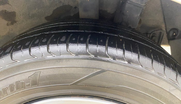 2017 Hyundai Grand i10 SPORTZ 1.2 KAPPA VTVT, Petrol, Manual, 1,36,006 km, Left Rear Tyre Tread