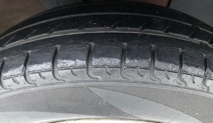 2016 Renault Kwid RXT, Petrol, Manual, 42,032 km, Right Front Tyre Tread