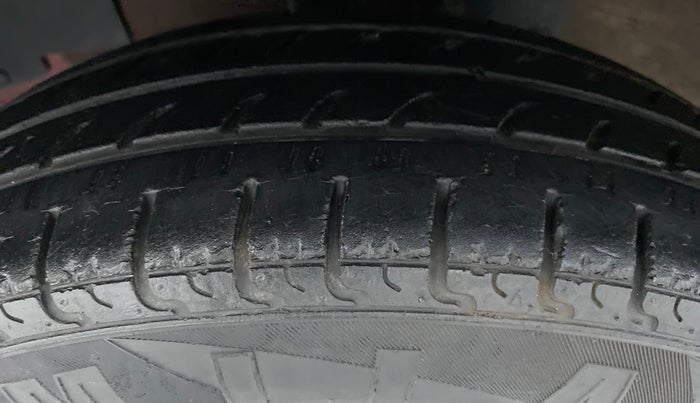 2016 Renault Kwid RXT, Petrol, Manual, 42,032 km, Left Front Tyre Tread