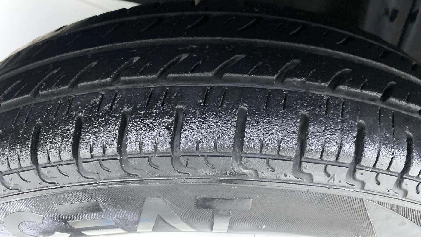 2016 Renault Kwid RXT, Petrol, Manual, 42,032 km, Right Rear Tyre Tread