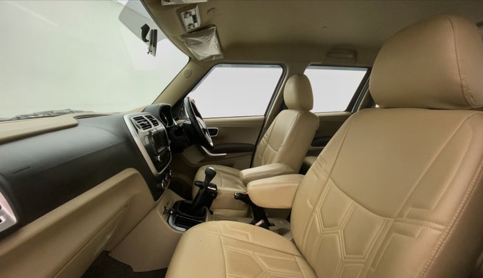 2019 Mahindra TUV300 T8, Diesel, Manual, 23,624 km, Right Side Front Door Cabin