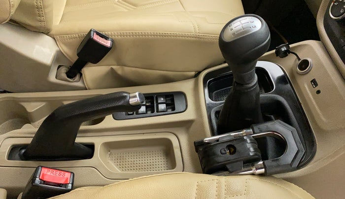2019 Mahindra TUV300 T8, Diesel, Manual, 23,624 km, Gear Lever