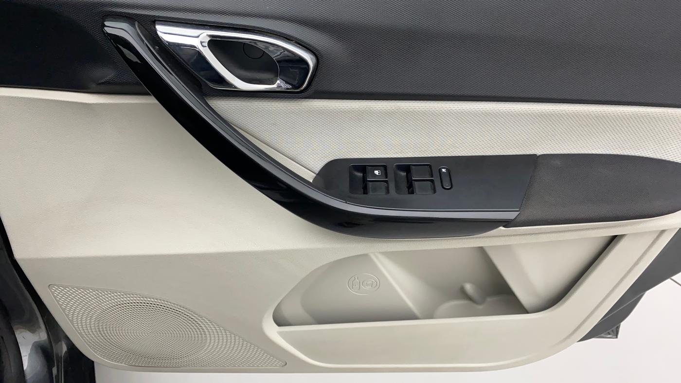 2022 Tata TIGOR XZ PLUS CNG, CNG, Manual, 26,604 km, Driver Side Door Panels Control