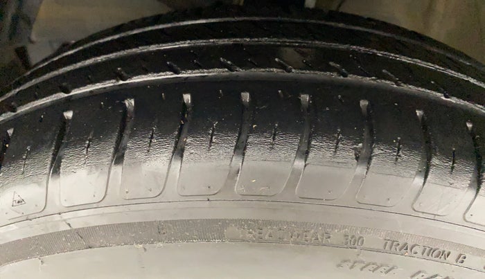 2021 Maruti Swift VXI D, Petrol, Manual, 15,922 km, Left Front Tyre Tread