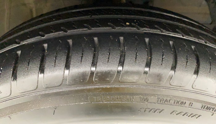 2021 Maruti Swift VXI D, Petrol, Manual, 15,922 km, Right Front Tyre Tread