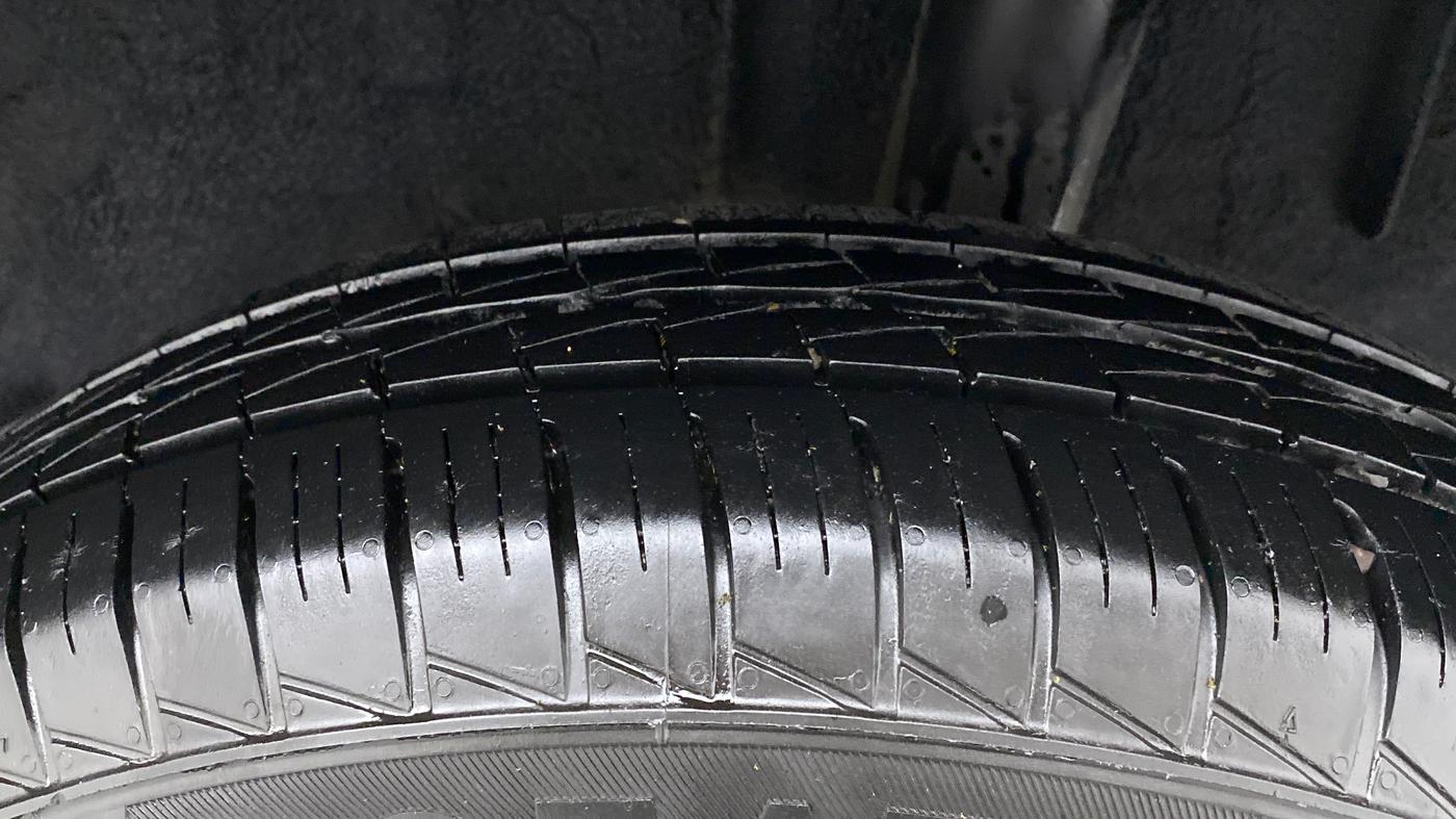2019 Renault TRIBER RXT, Petrol, Manual, 3,367 km, Left Rear Tyre Tread